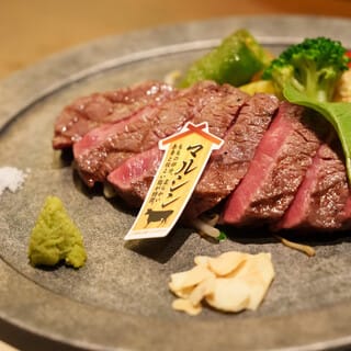 Irori Dining 三國的但馬牛排，牛排煎的很好，中間呈現粉嫩色