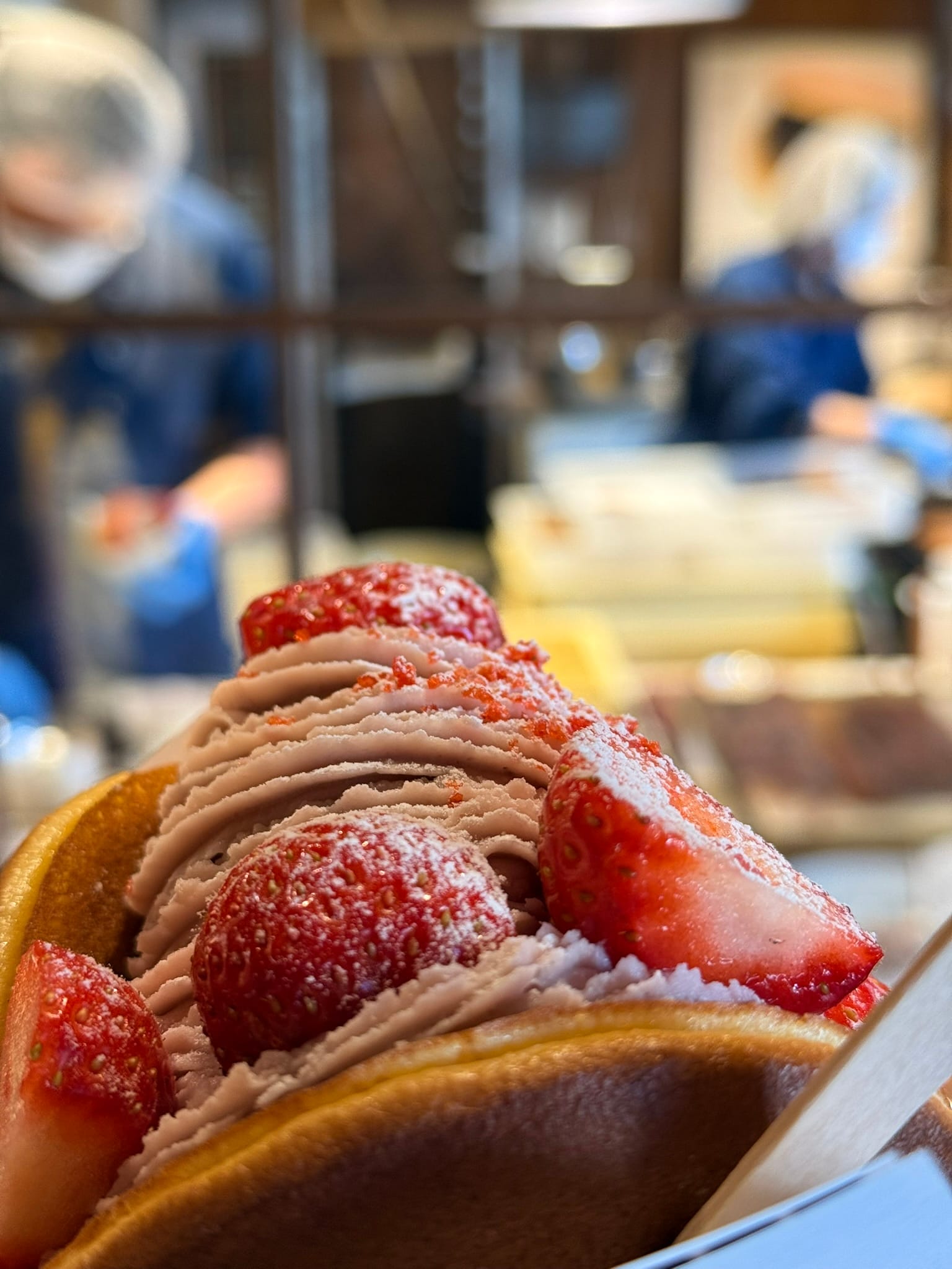 鞠智cucuchi的銅鑼燒，草莓剛好當季水果，很美味