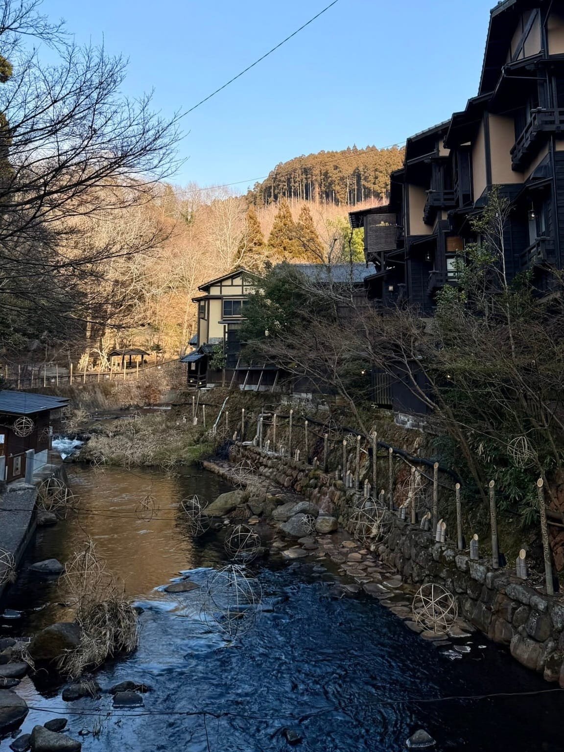 黑川溫泉的風景照，房子都是日式建築