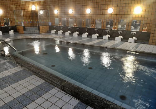 地藏湯的室內樣貌是日本傳統澡堂，這裡是城崎溫泉當地人很喜歡泡的溫泉