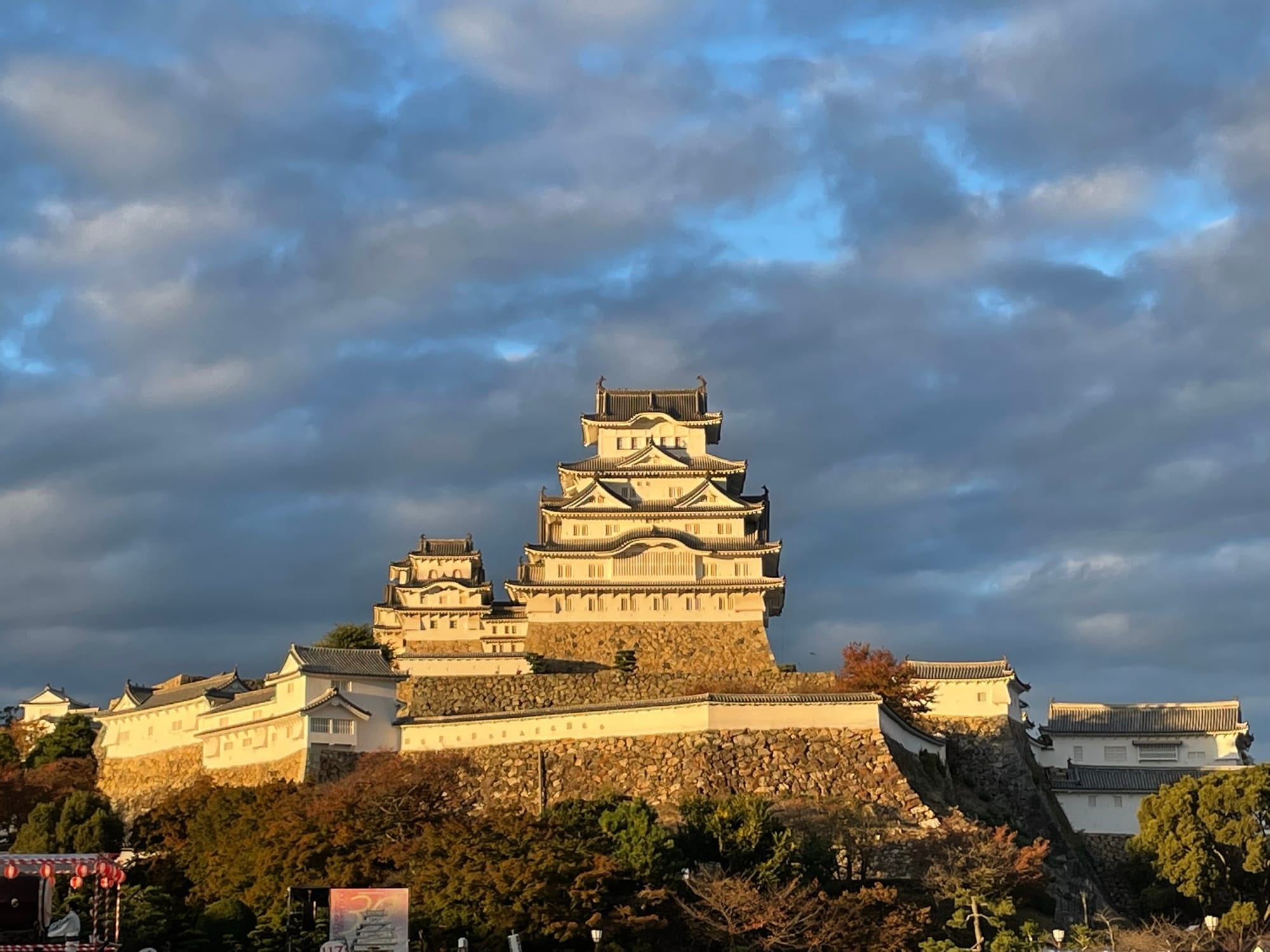 夕陽黃金時刻照耀下的日本國寶姬路城，山陰山陽行程絕景