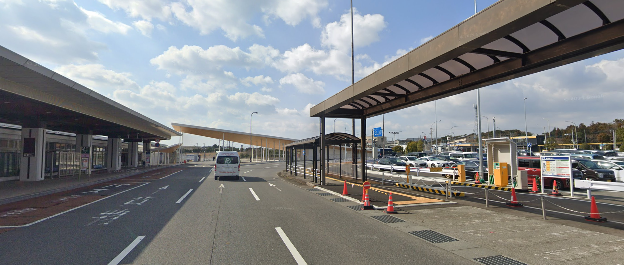 大分機場 Orix 租車門市路線指引：從機場出境大廳出來後直接往左走，彎過去路口就是 Orix 門市了，完全免搭接駁車，走路就能輕鬆取車