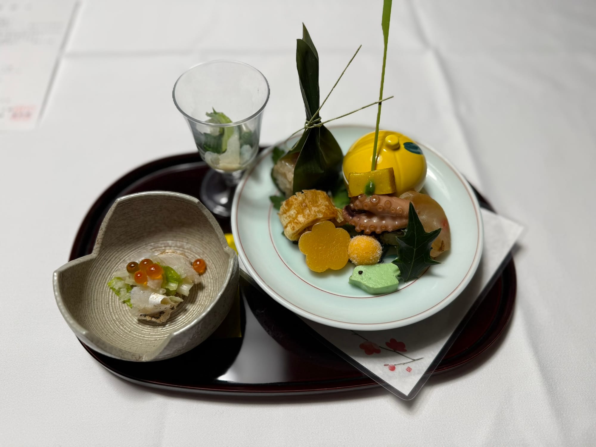 旅亭田乃倉晚餐：精緻懷石料理前菜盛合，包含時令食材與多樣日式手工小點。